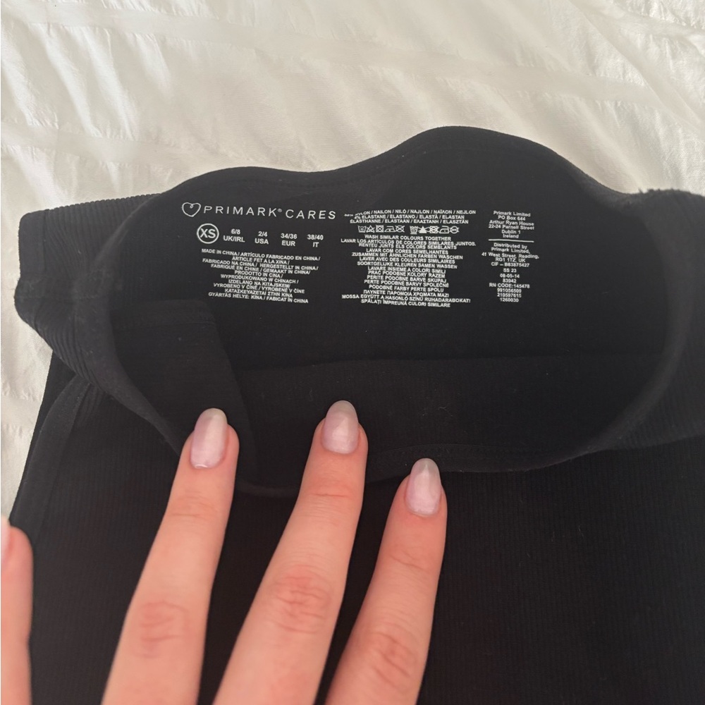 Black Seamless Tank - Picture 3 of 11